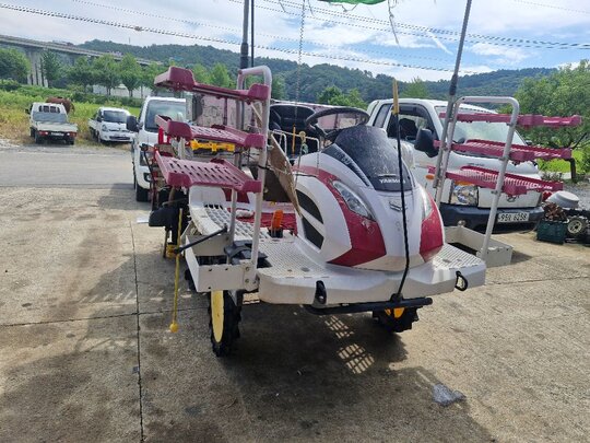 Yanmar Rice transplanter YR6DZA-F (6Rows) 앞좌측면