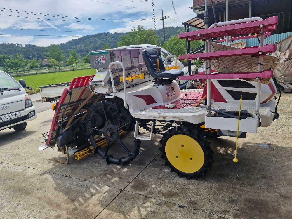 Yanmar Rice transplanter YR6DZA-F (6Rows) 뒤우측면