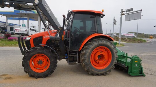 Kubota Tractor M5-86SE (96hp) 앞좌측면