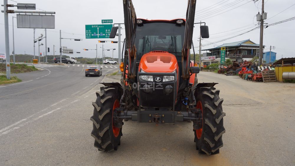Kubota Tractor M5-86SE (96hp) 뒤우측면