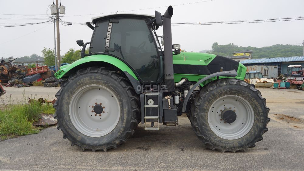  Tractor TTV630 (225hp) 뒤우측면