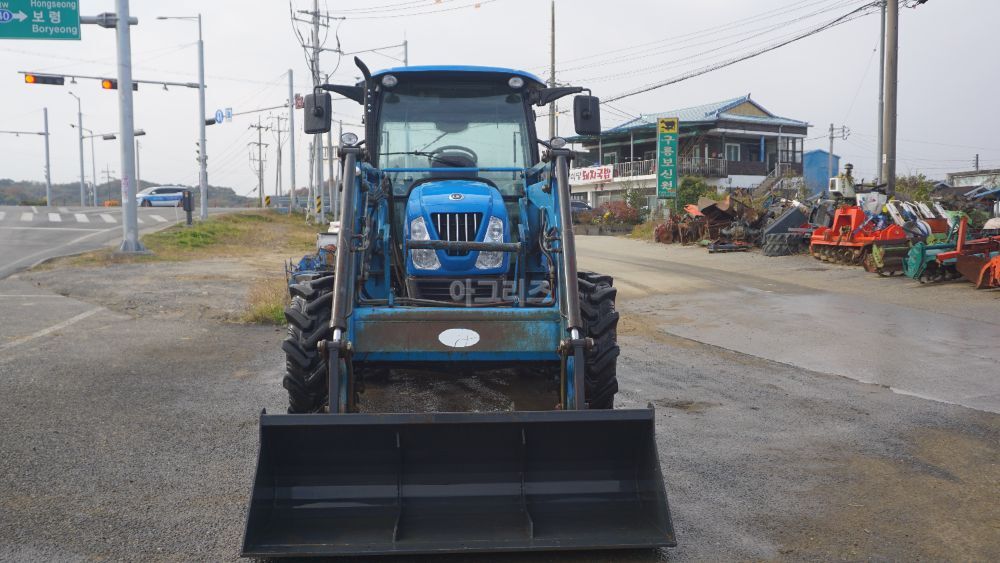 LS Tractor P7165 (72hp) 뒤우측면