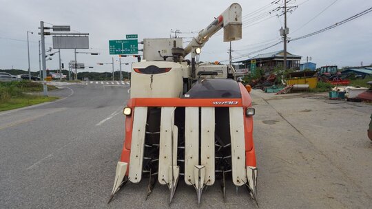 Kubota Combine Harvester WR90 (5Rows) 앞좌측면
