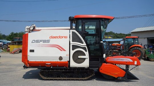 Daedong Combine Harvester DSF85 (보통형) 앞좌측면