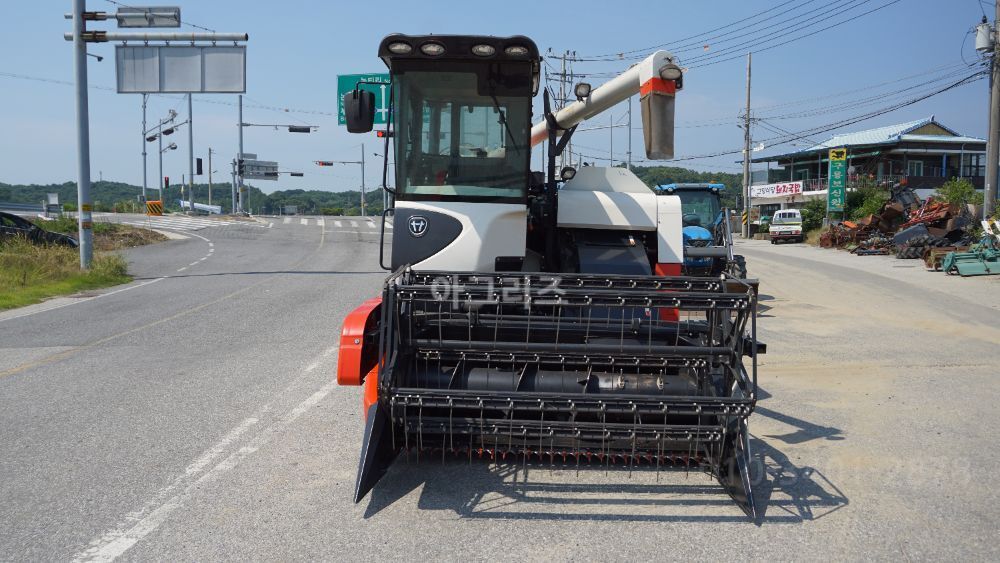 Daedong Combine Harvester DSF85 (보통형) 뒤우측면
