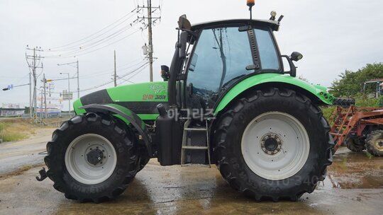 도이치파 트랙터 TTV610 (165마력) 앞좌측면