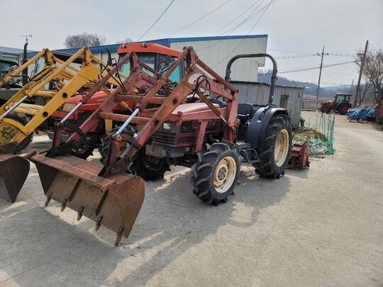 TYM 트랙터 T580 (58마력) 앞좌측면