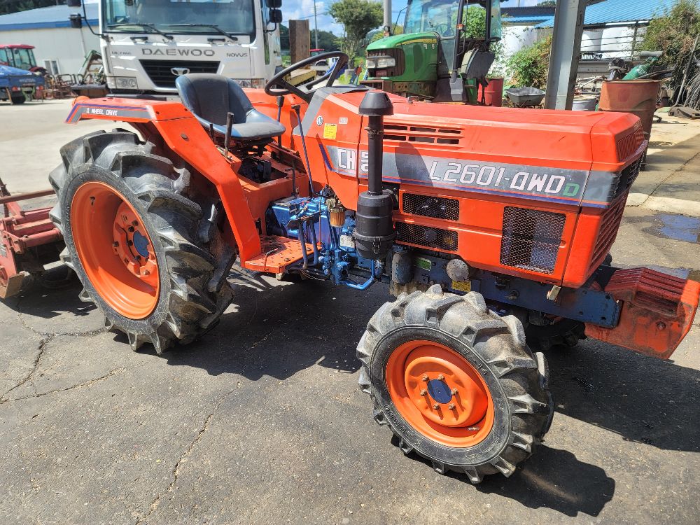 대동 트랙터 L2601 (26마력) 뒤우측면
