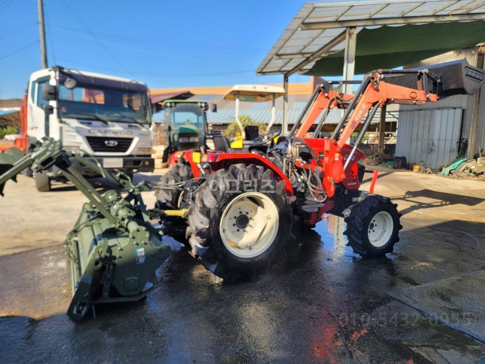 Kukje Tractor LUXEN6000 (60hp) 뒤우측면