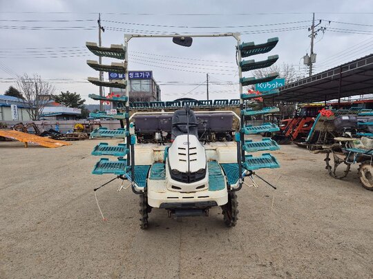 Kubota Rice transplanter KEP8DF (8Rows) 앞좌측면
