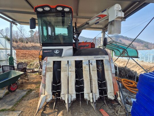 구보다 콤바인 ER112 (6조식) 앞좌측면