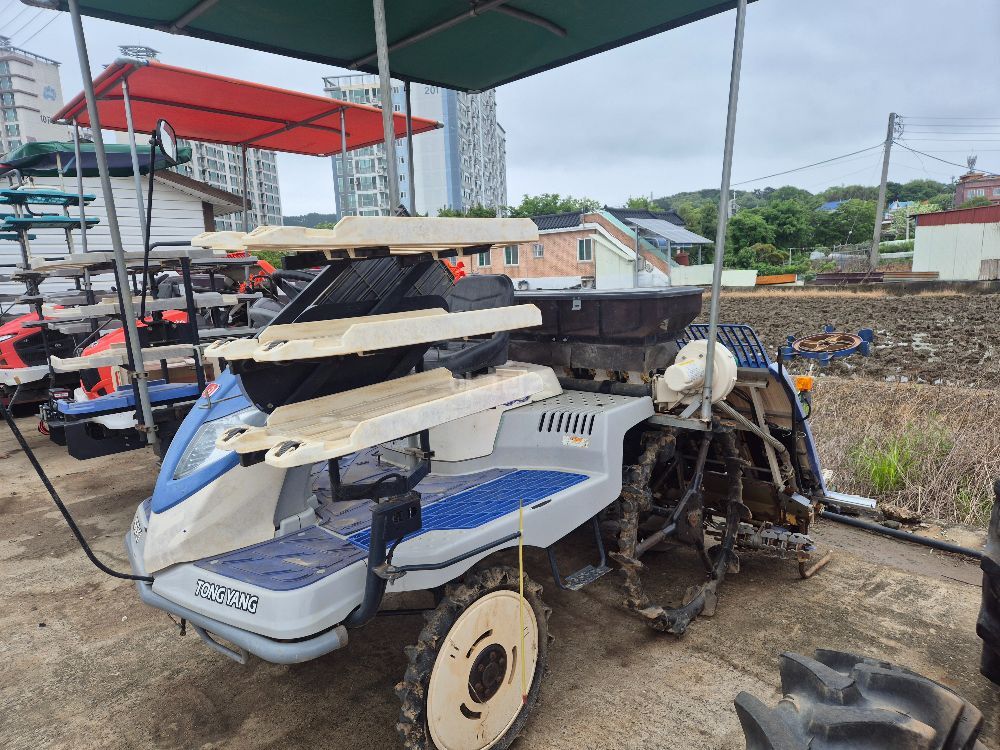 TYM Rice transplanter NP60DL (6Rows) 뒤우측면
