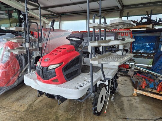 Kubota Rice transplanter KNW6SF-GS (6Rows) 앞좌측면