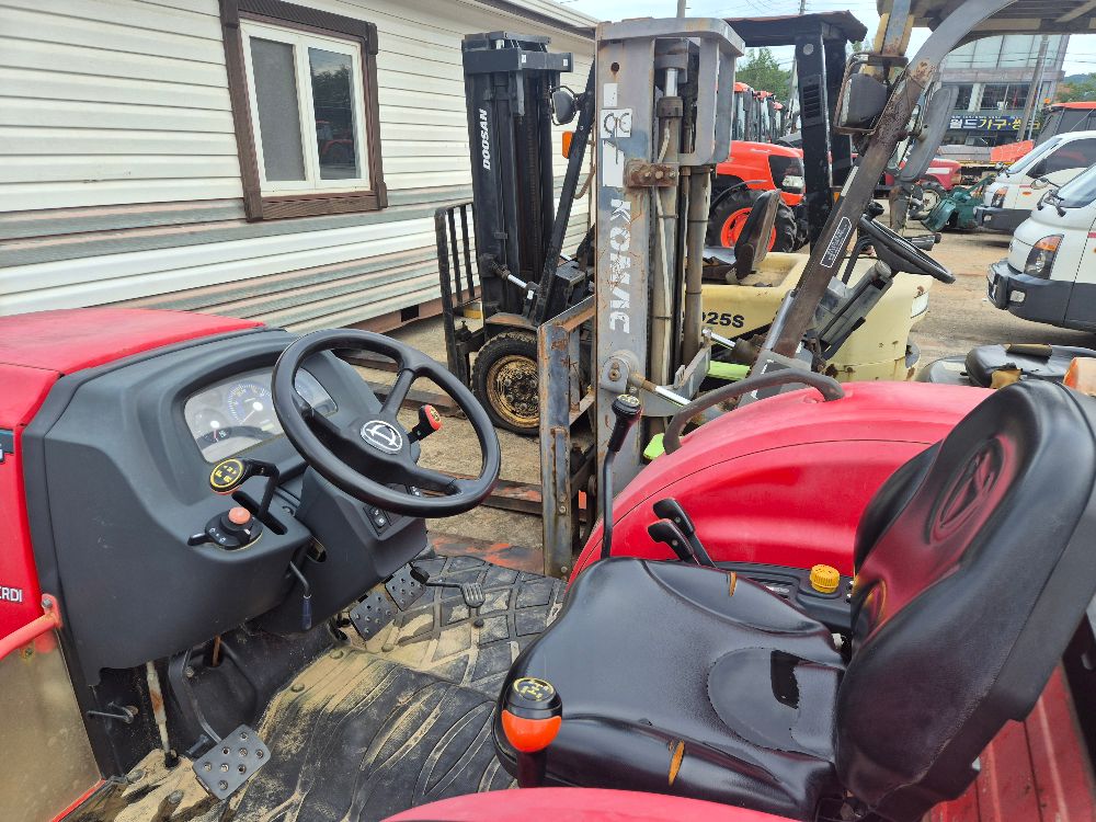 Daedong Tractor DS520 (52hp) 뒤우측면