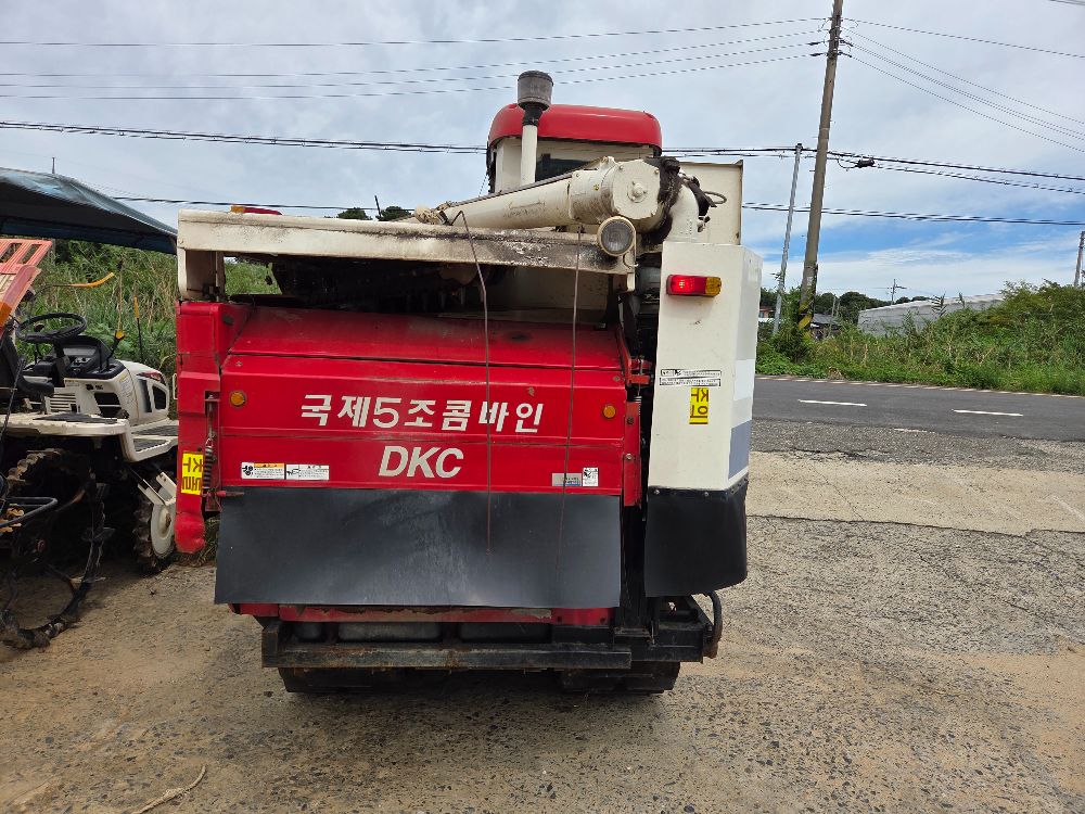 국제 콤바인 DKC865 (5조식) 뒤우측면