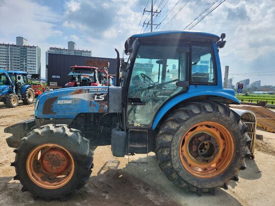 LS Tractor P7195 (97hp) 앞좌측면