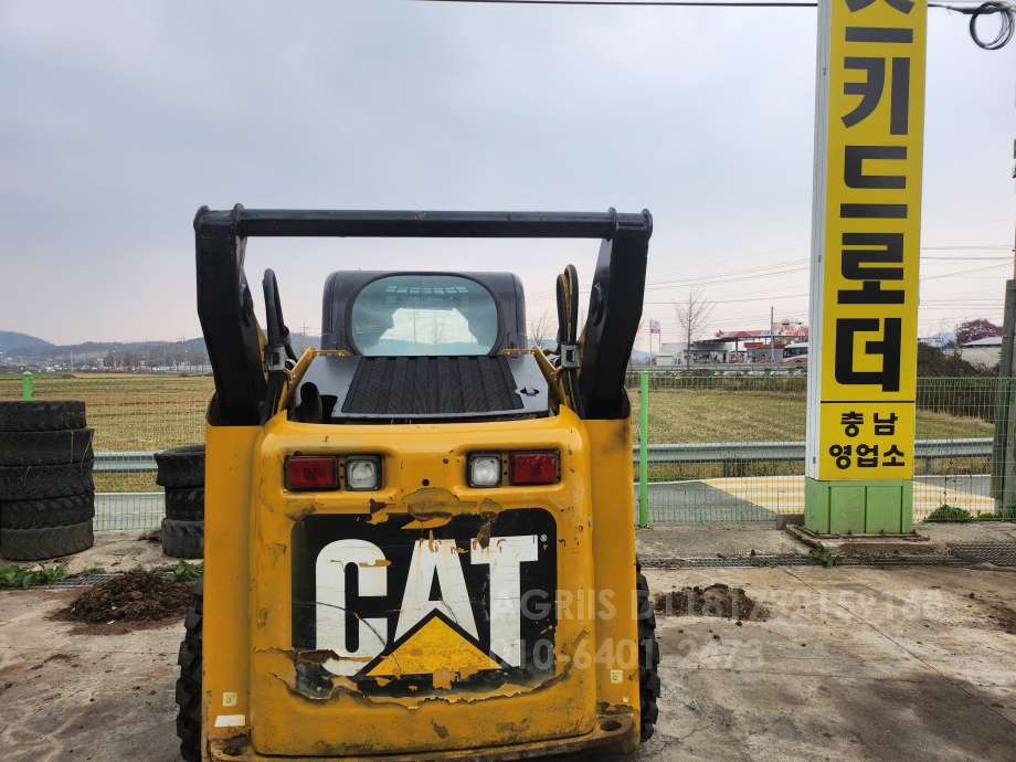  Skid steer loader 262C  측면