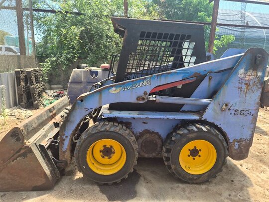  스키드로더 TS630 앞좌측면