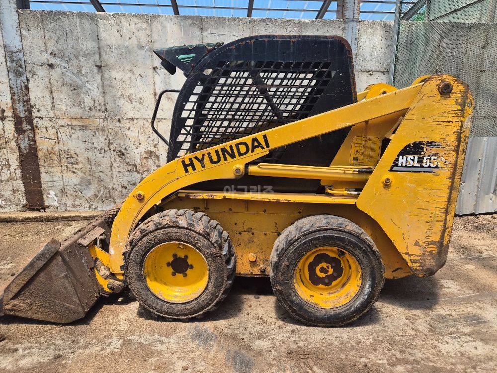 현대 스키드로더 HSL550-7 뒤우측면