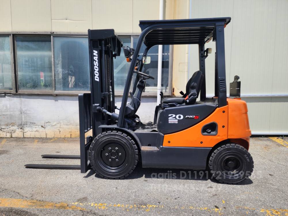 Doosan Forklift 2톤3단마스트  앞좌측면