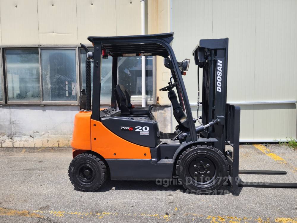 Doosan Forklift 2톤3단마스트  뒤우측면