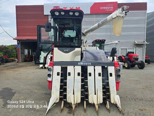 국제 콤바인 KC6130 (6조식) 앞좌측면