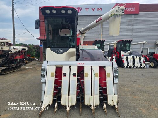 국제 콤바인 KC1200 (6조식) 앞좌측면