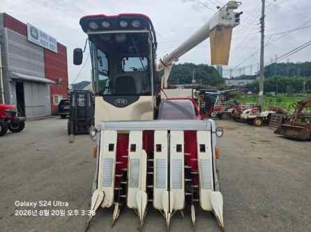 국제 콤바인 KC90CXA (5조식) 앞좌측면