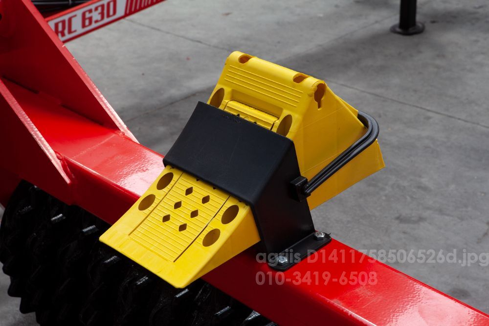 한국페라리트랙터 진압기 RC-630 뒤우측면