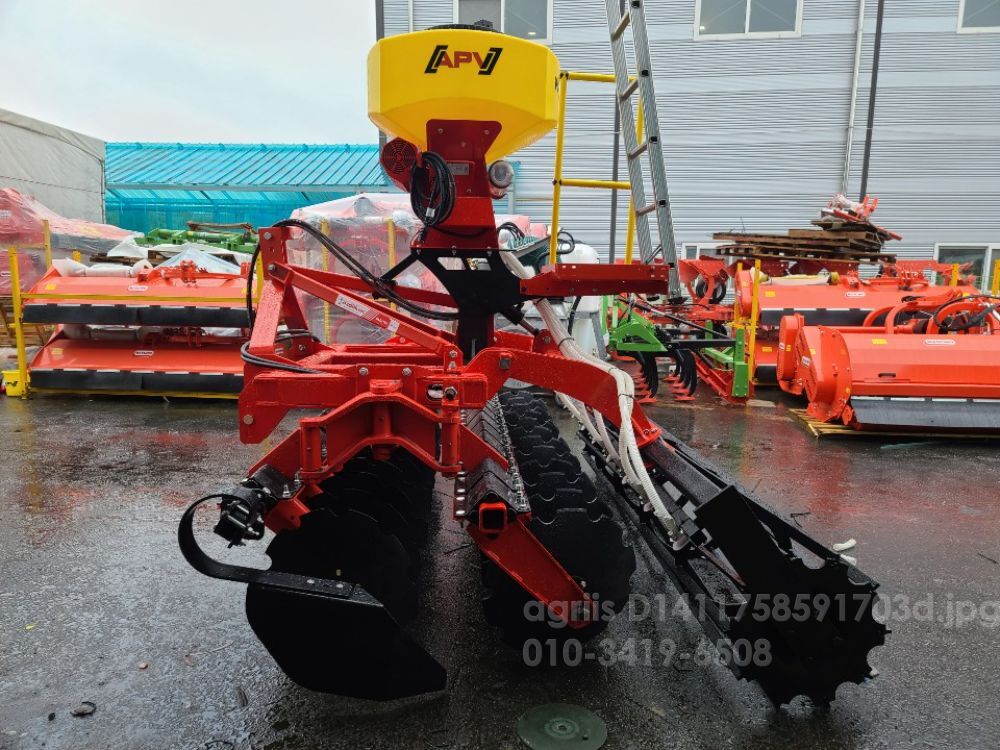 한국페라리트랙터 해로우산파식 파종기 TDG-M24PS500M2E 뒤우측면