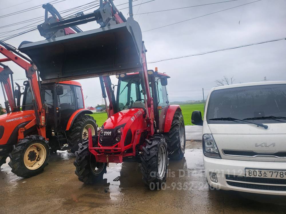 TYM Tractor TX803 (80hp) 측면