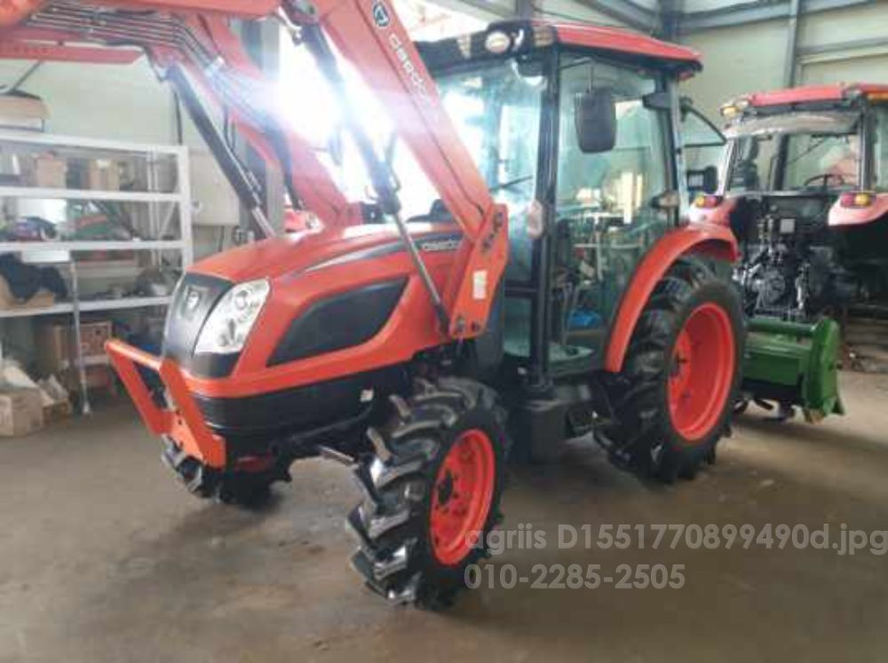 대동 트랙터 NX600 (58마력) 뒤우측면