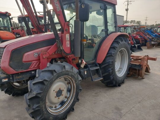 TYM 트랙터 T720 (72마력) 앞좌측면