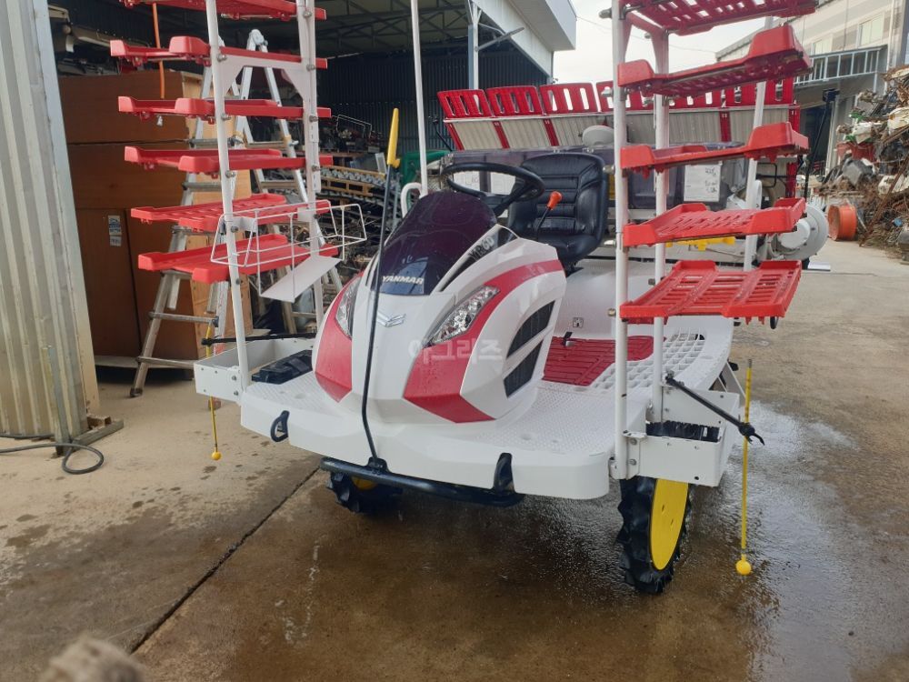 얀마 이앙기 YR6D (6조식) 뒤우측면