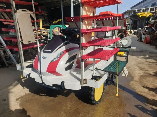 얀마 이앙기 YR6D (6조식) 앞좌측면