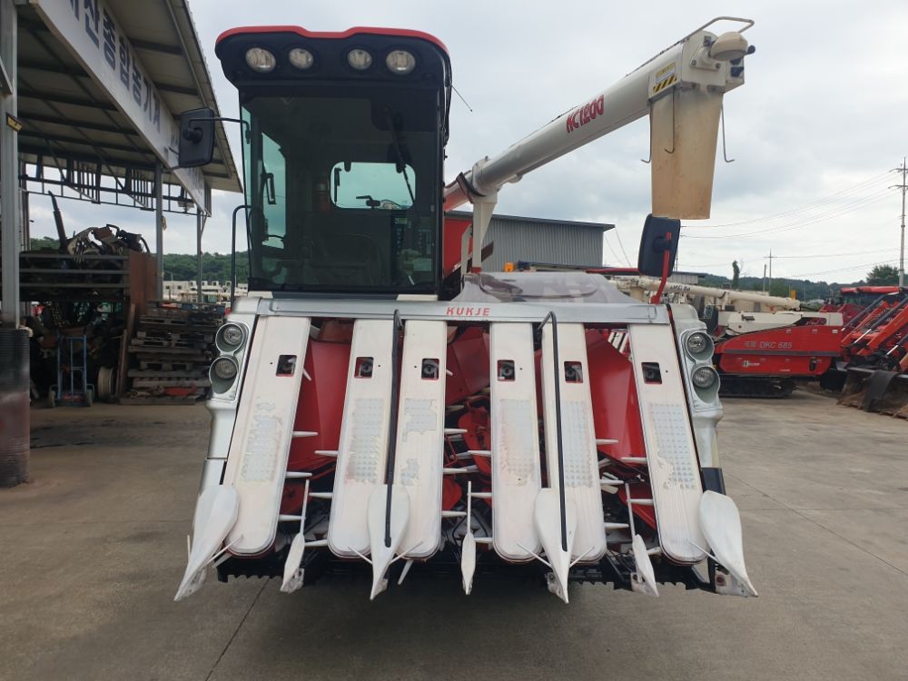 국제 콤바인 KC1200 (6조식) 뒤우측면