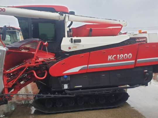 국제 콤바인 KC1200 (6조식) 앞좌측면