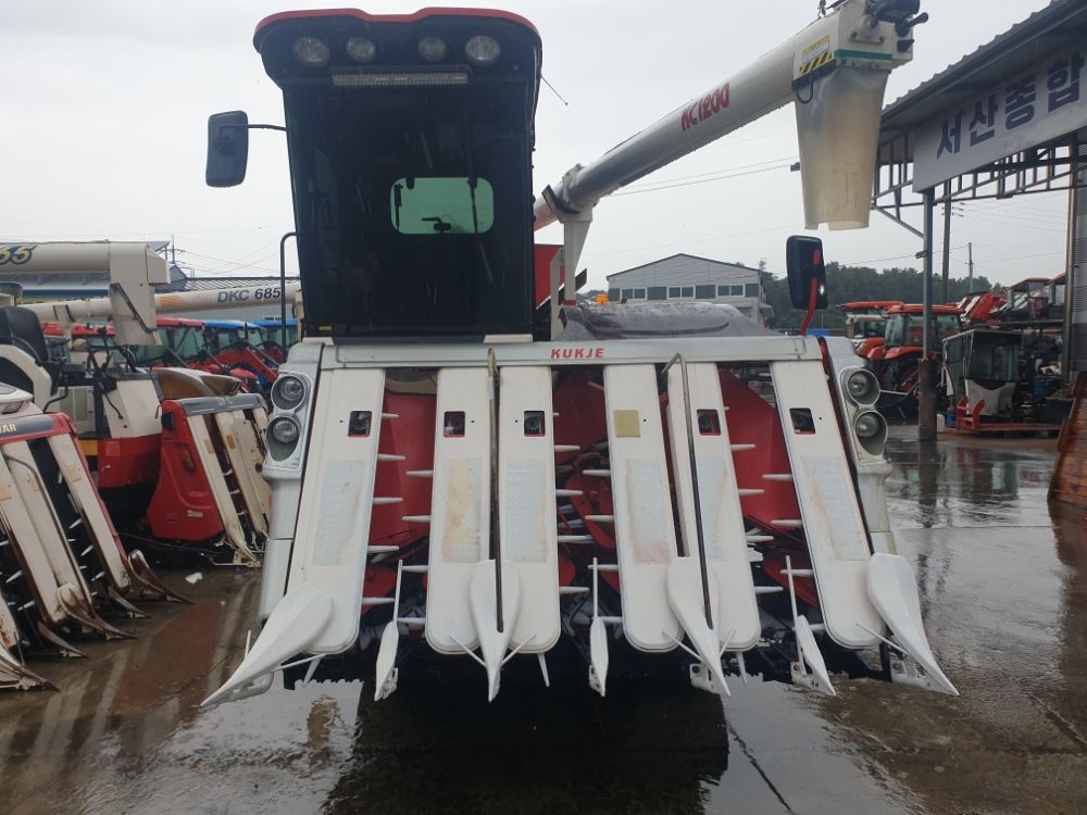 국제 콤바인 KC1200 (6조식) 뒤우측면