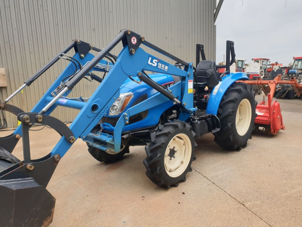 LS Tractor XR4155 (55.7hp) 뒤우측면