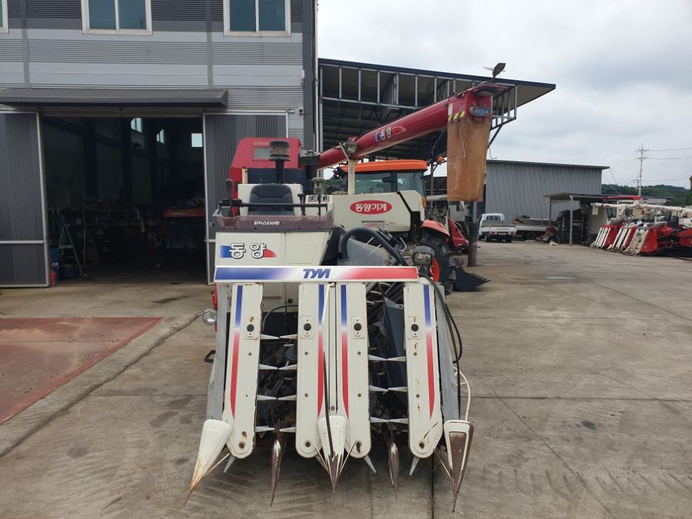 TYM Combine Harvester C704G (4Rows) 뒤우측면