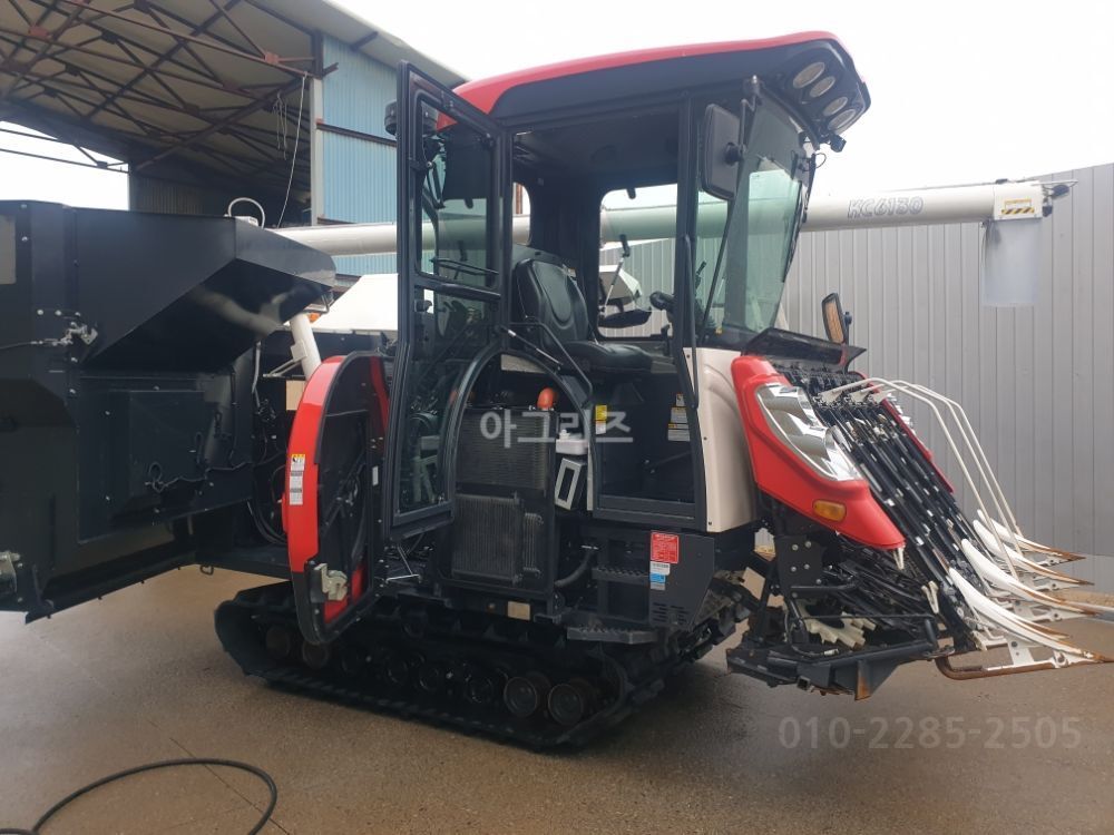 Kukje Combine Harvester KC6130 (6Rows) 뒤우측면