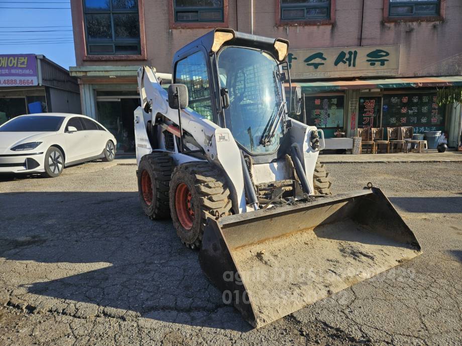 BOBCAT 스키드로더 S590 뒤우측면