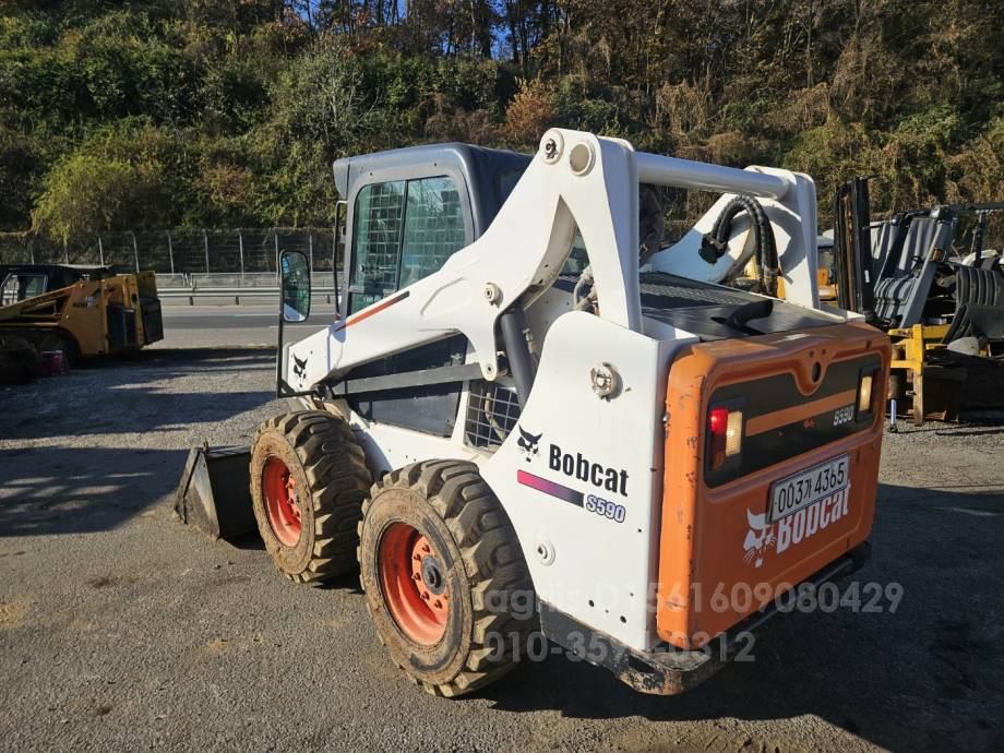 BOBCAT 스키드로더 S590 측면