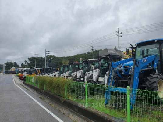  Skid steer loader S850  앞좌측면