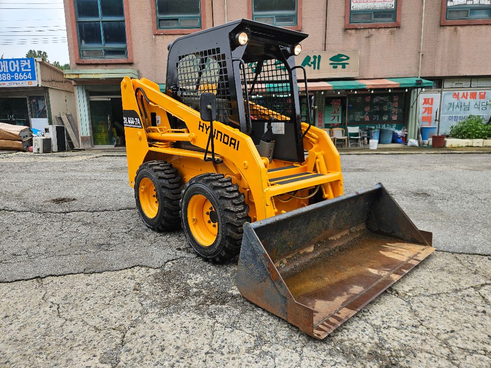  Skid steer loader HSL650-7A  뒤우측면