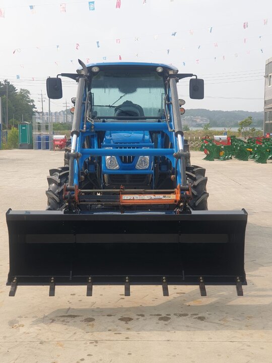 LS 트랙터 P7185 (88마력) 앞좌측면
