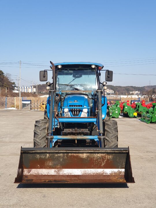 LS 트랙터 P7175 (80마력) 앞좌측면