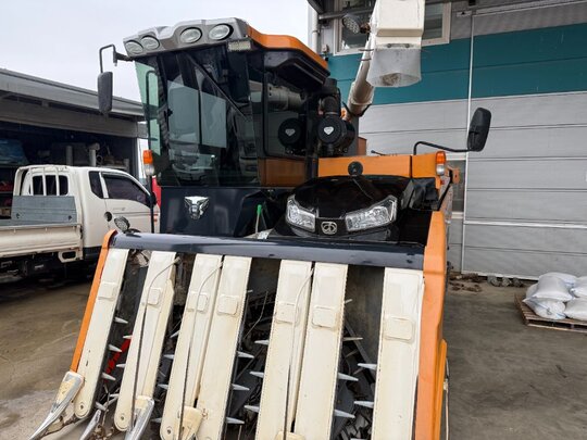 이세키 콤바인 HJ7135 (7조식) 앞좌측면