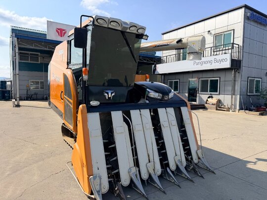 Iseki Combine Harvester HJ7135 (7Rows) 앞좌측면