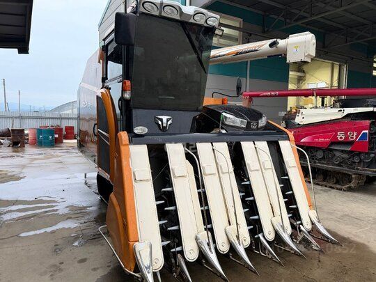 Iseki Combine Harvester HJ7135 (7Rows) 앞좌측면